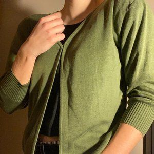 🌻2/$20 Green Clio Sweater